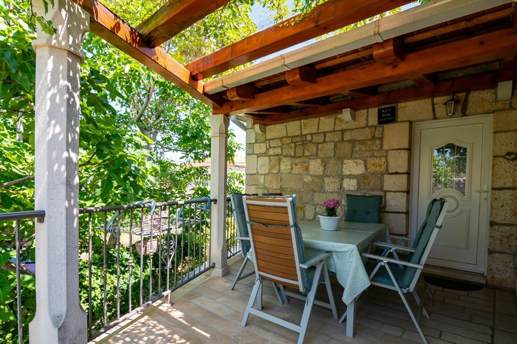 Apartments Kaja Постира Экстерьер фото