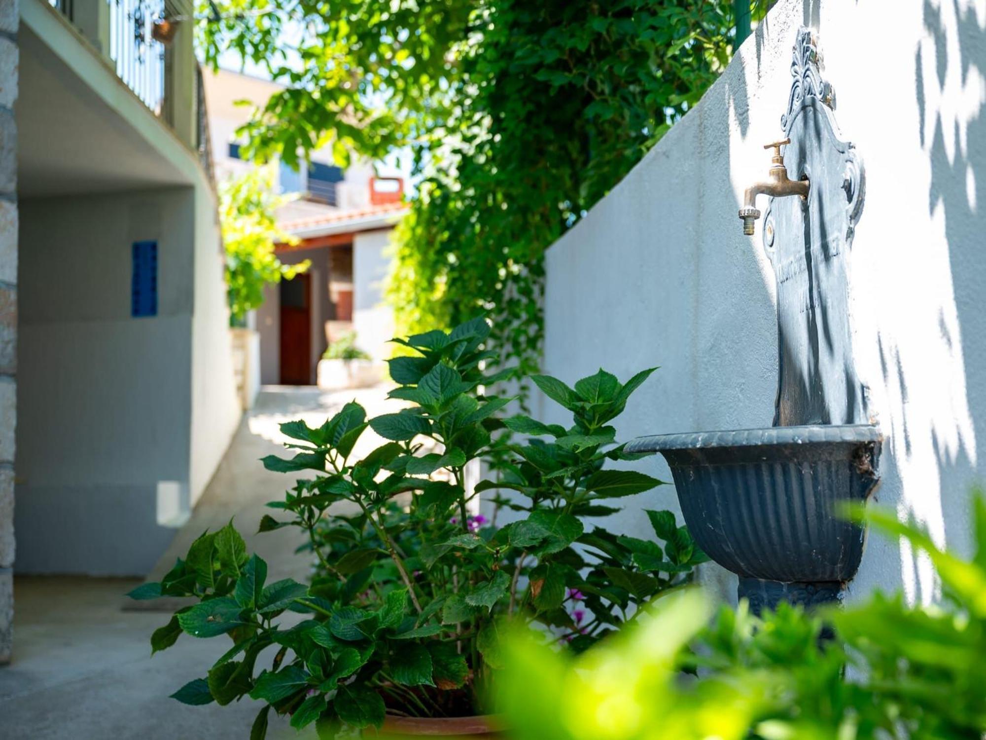Apartments Kaja Постира Экстерьер фото