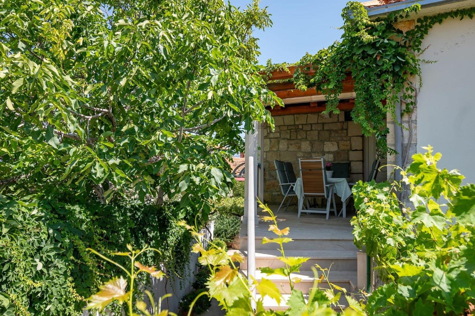 Apartments Kaja Постира Экстерьер фото